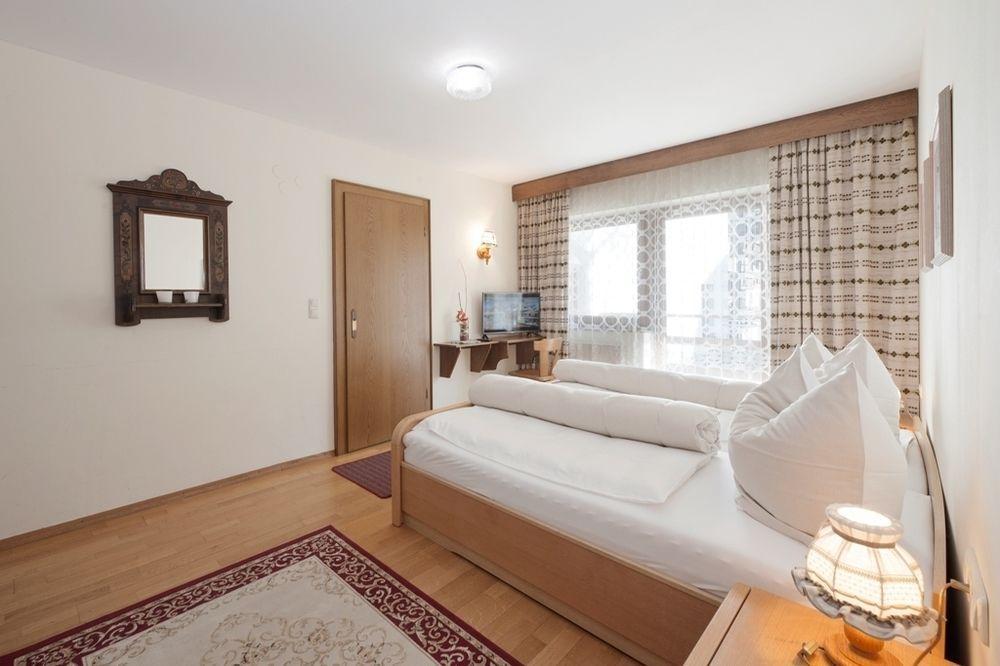 Hotel Garni Bernhard Am See Walchsee Buitenkant foto