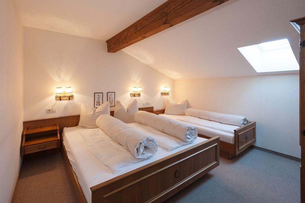 Hotel Garni Bernhard Am See Walchsee Buitenkant foto